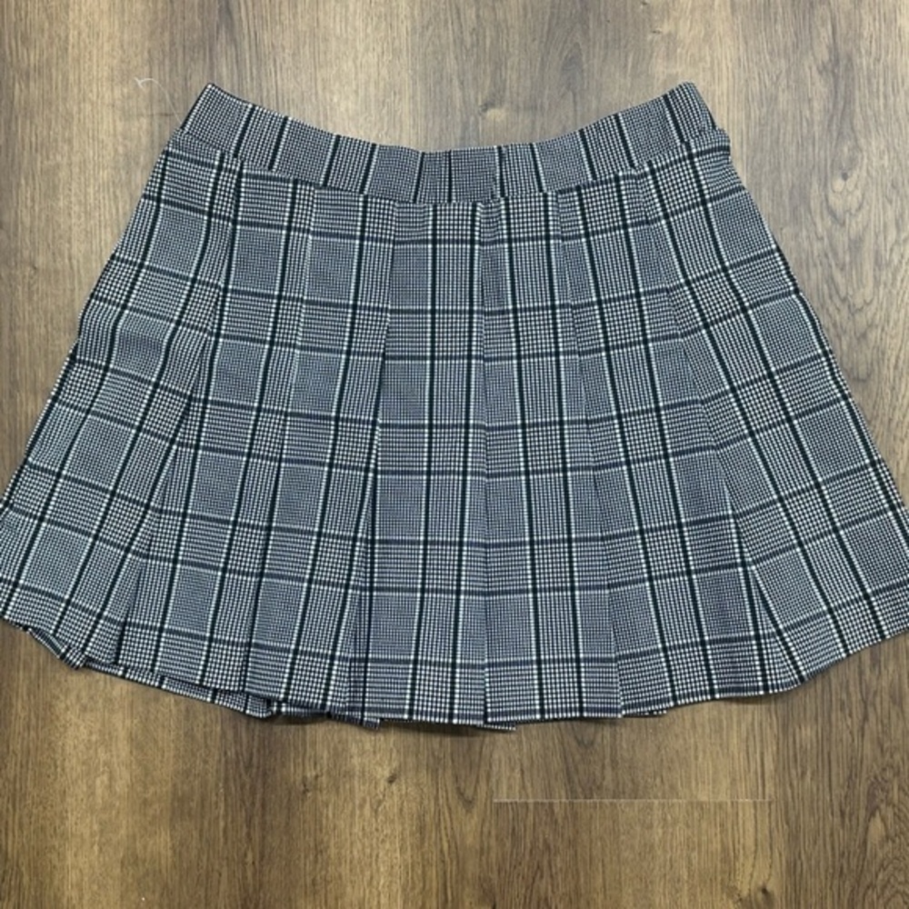 Joe Benbassett white black gray plaid‎ pleated skirt size large